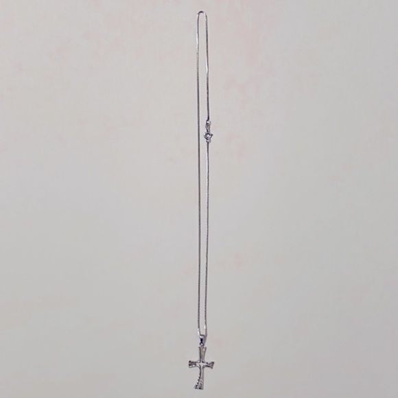 925 Sterling Silver Necklace w Cross Pendant - Picture 4 of 7